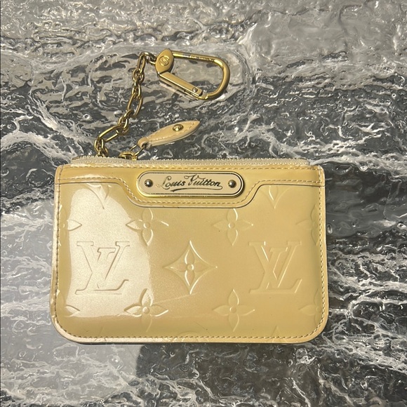 Louis Vuitton Vernis Handbag - Picture 11 of 15